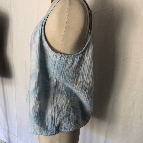 Universal threads light blue and white tank camisole, watercolor pattern size M - Picture 2 of 9